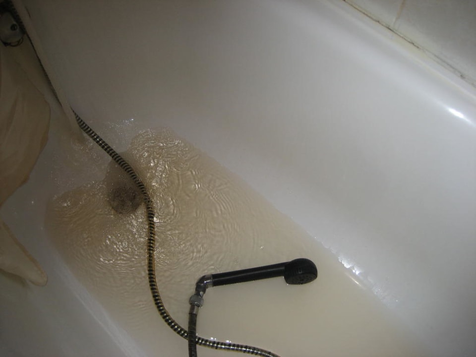 Braungefärbtes Wasser Hotel Green Ocean