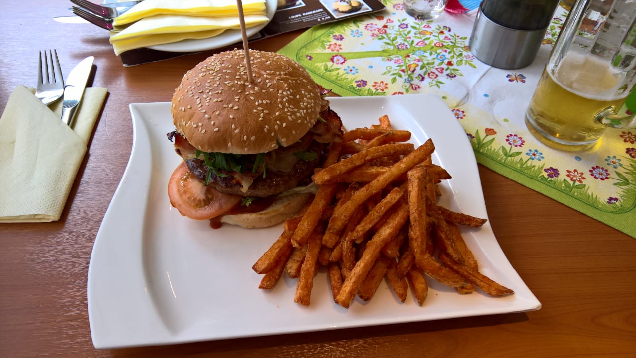 Burger mit Süßkartoffelpommes (a la carte) Panoramic - Ihr Apartmenthotel im Harz