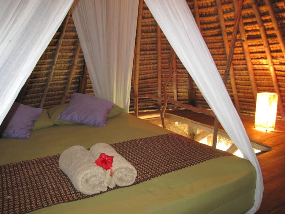 Umbrella Bungalow bedroom Hotel Gili Hideaway