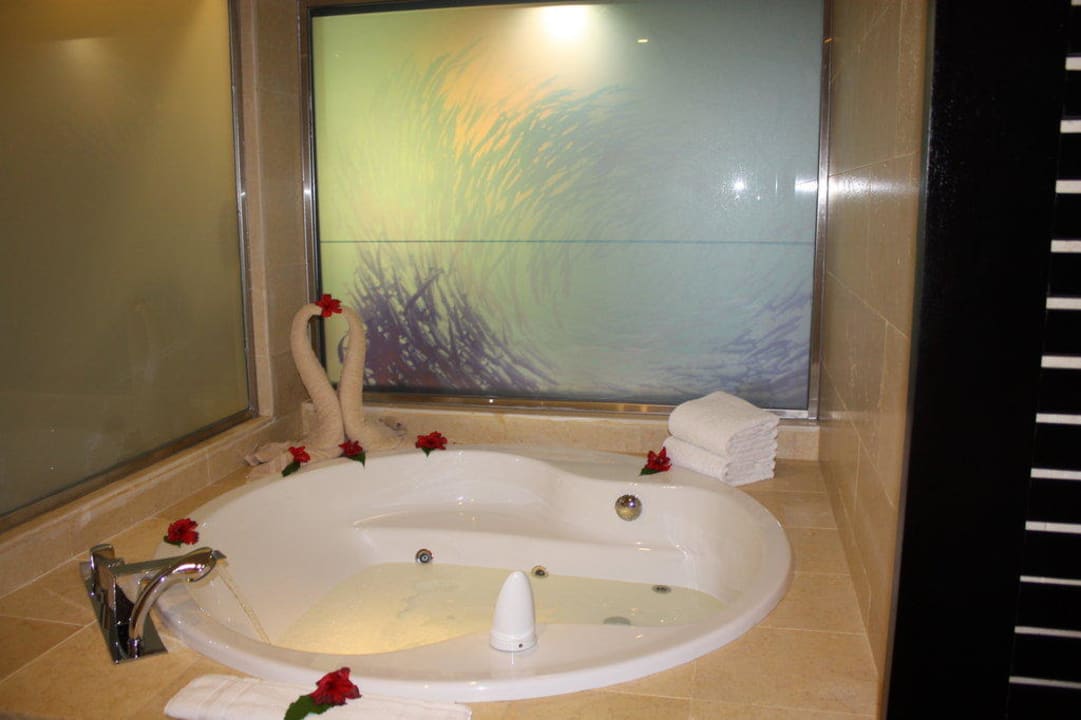 Badezimmer mit Jacuzzi Wanne Catalonia Royal Bavaro - Adults only