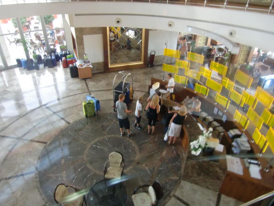 Empfang aus Lift-Sicht Saturn Palace Resort Hotel