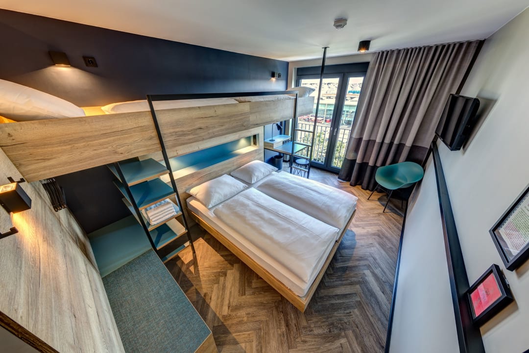 Zimmer Schulz Hotel Berlin Wall at the East Side Gallery