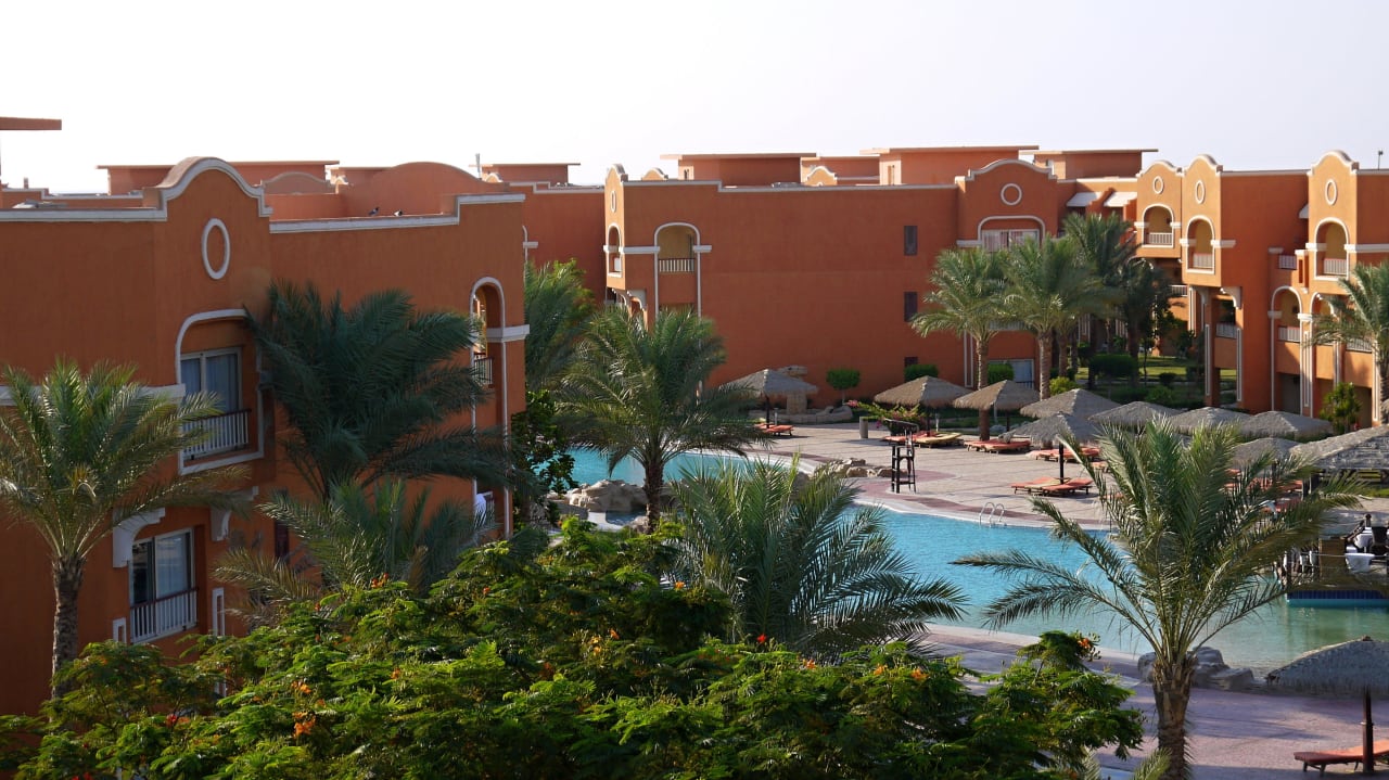 Pohled ze střechy bloku 15 Sentido Caribbean World Soma Bay