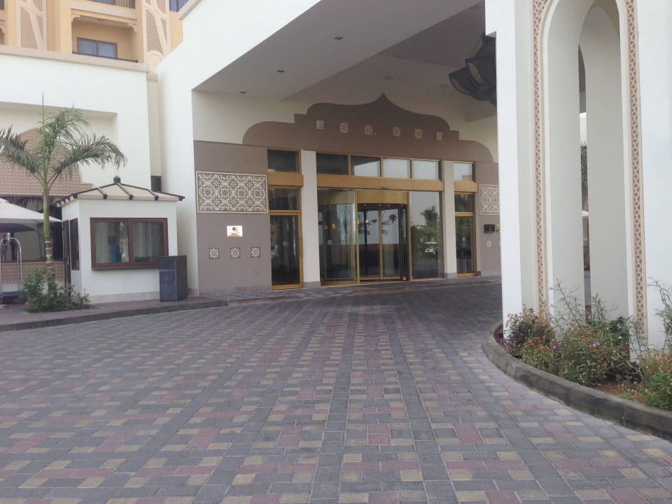 Eingang DoubleTree by Hilton Resort & Spa Marjan Island