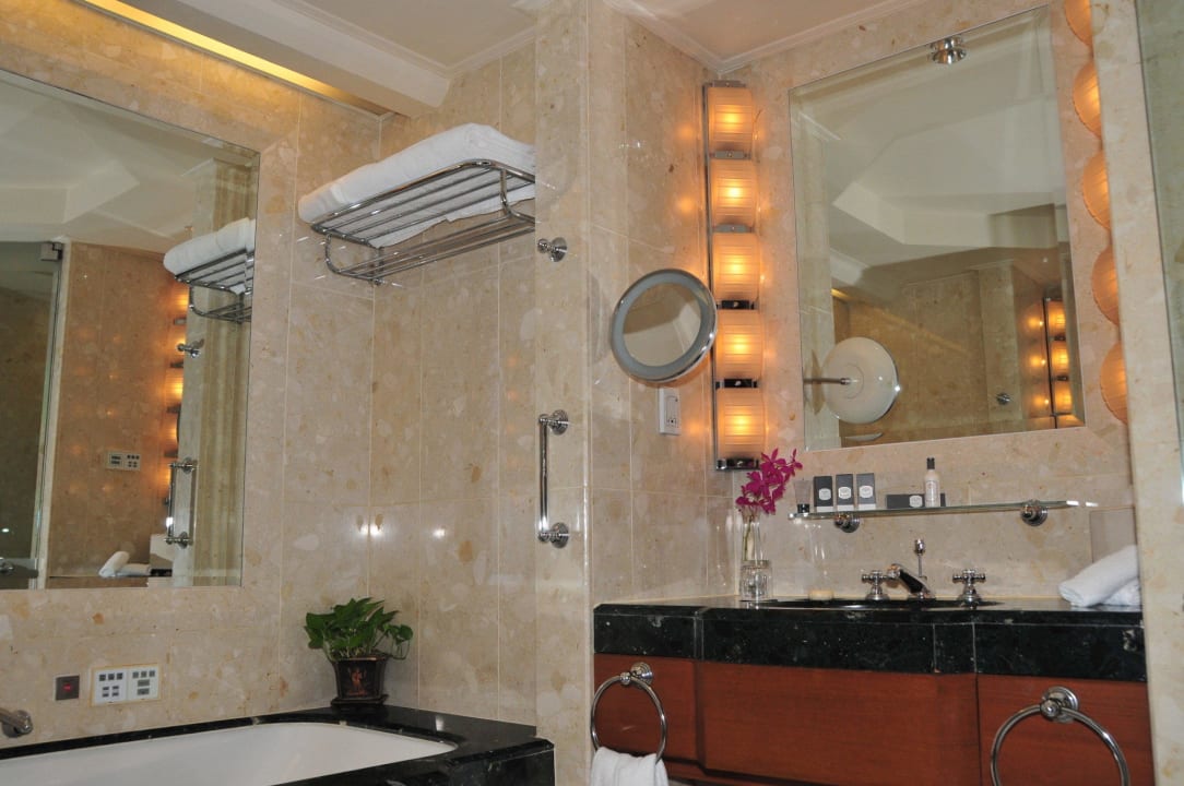 Bad Hotel The Peninsula Bangkok