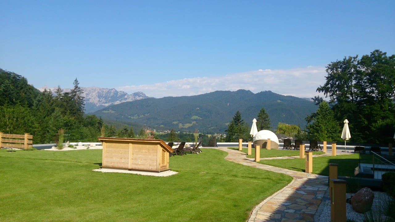 Gartenanlage Alm- & Wellnesshotel Alpenhof