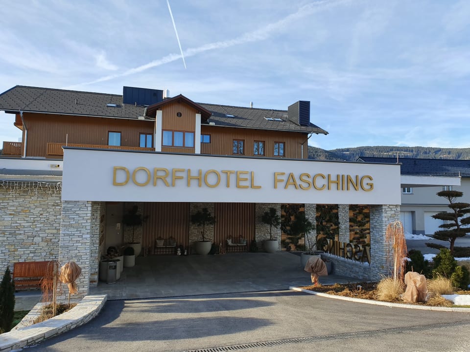Außenansicht Dorfhotel Fasching