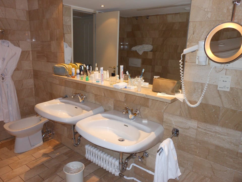 Zimmer 562 - Waschbecken Hotel Bristol Berlin