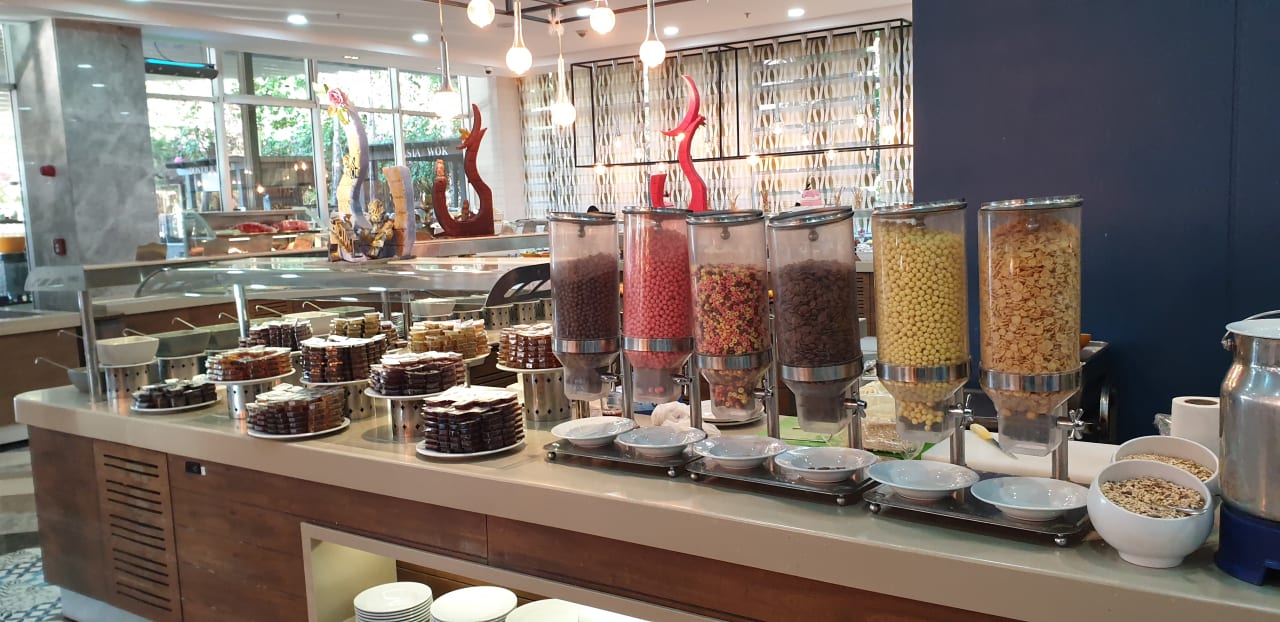 Gastro Saturn Palace Resort Hotel