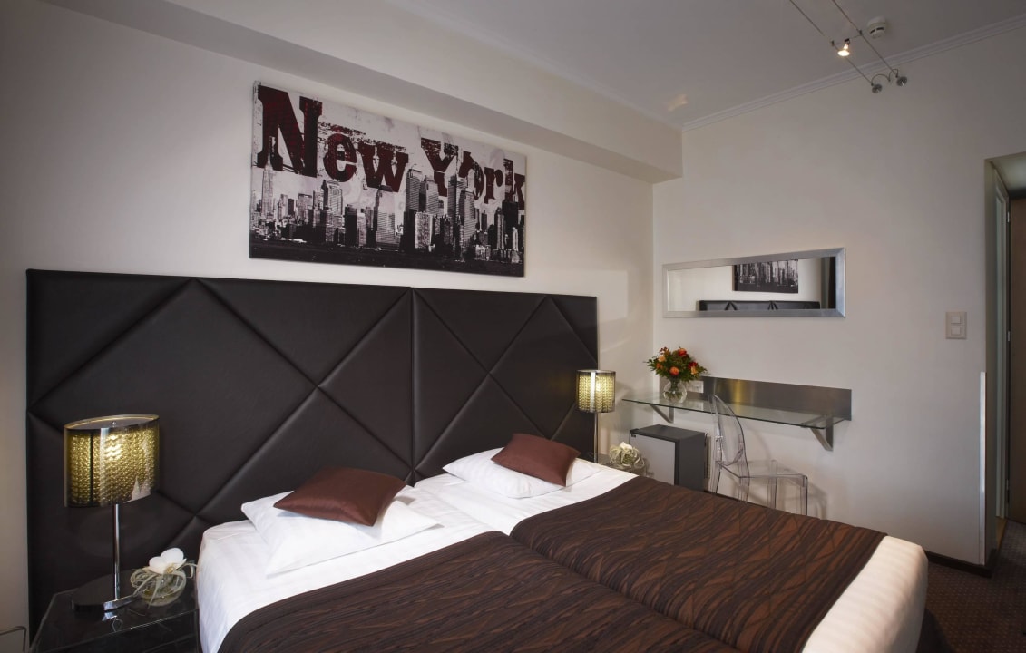 Twin room 3rd floor Hotel Suisse Geneve