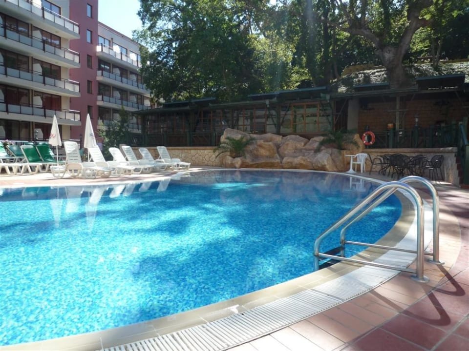 Kleiner Pool neben dem Hotel GRIFID Club Hotel Arabella