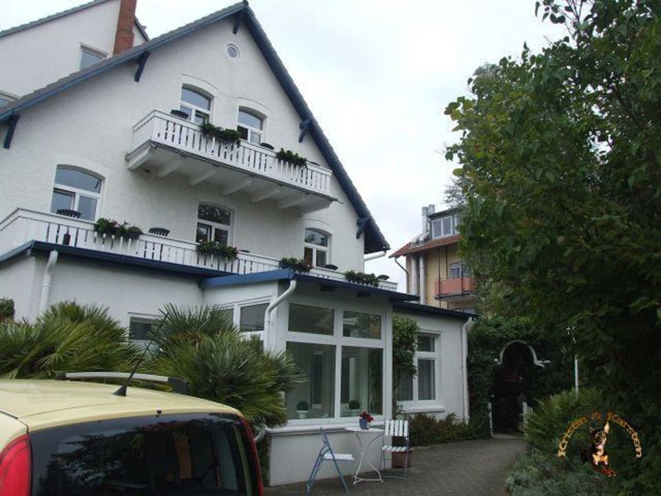 Ansicht der Pension vom Parkplatz  Strandhaus WOTAN