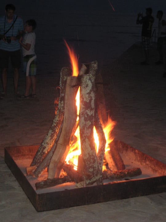 Lagerfeuer bei der Beachparty Valamar Parentino Hotel