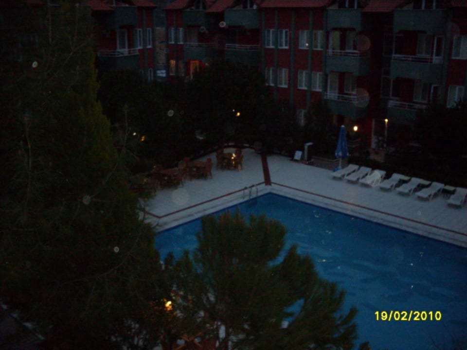 Pool bei Nacht Reis Thermal Hotel