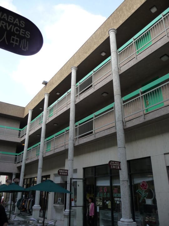 Innenhof und darüber die Zimmer Best Western Hotel Dragon Gate Inn