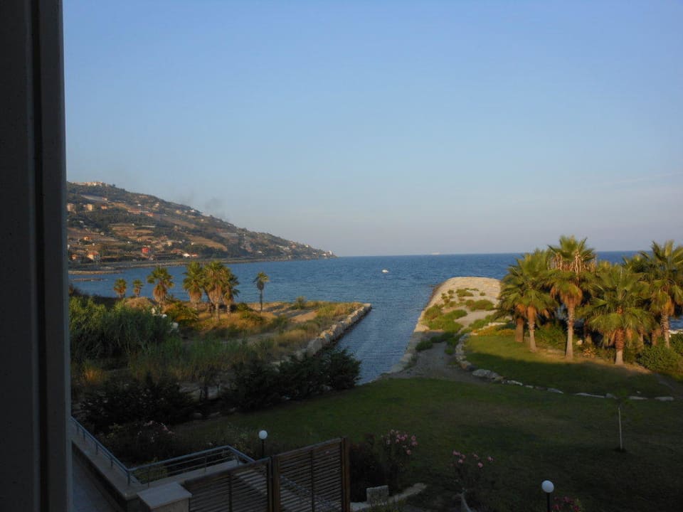 Ausblick vom Zimmerbalkon Aregai Marina Hotel & Residence