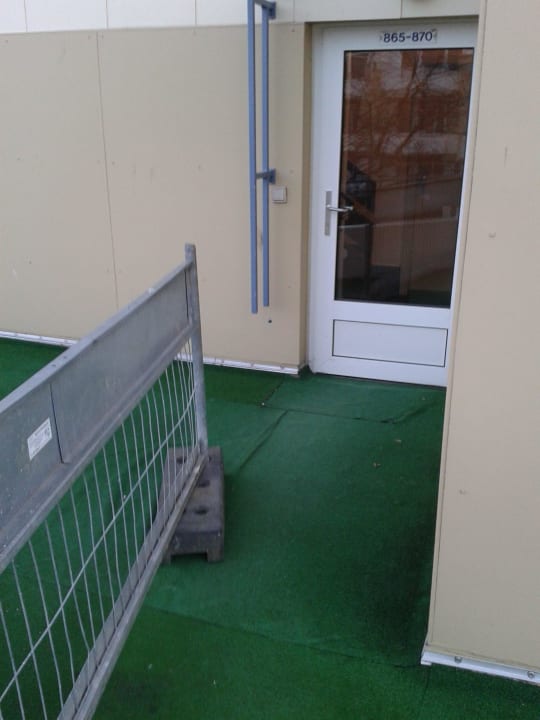 Da kommt man mit Kinderwagen fast nicht rein... Ferienwohnungen Ferienpark Weissenhäuser Strand