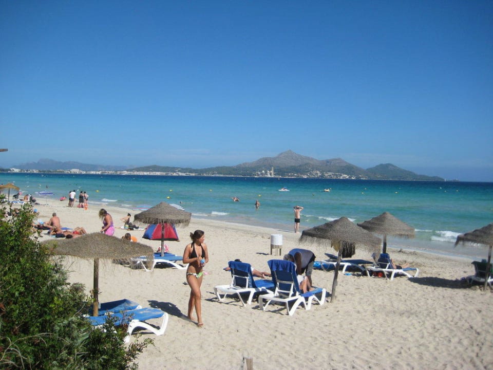 Ausblick vom Strand nach Alcudia Playa Esperanza Resort