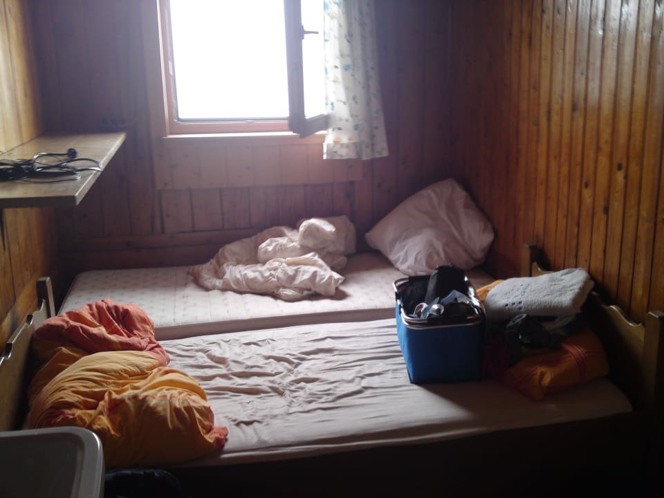Klein, alt, runtergekommen, dreckig, staubig Rübezahl-Hütte