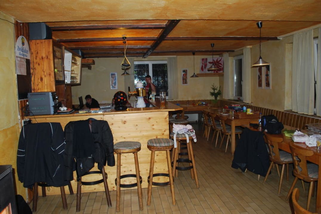 Grosser Gastraum mit Bar Ferienhäuser Rössle