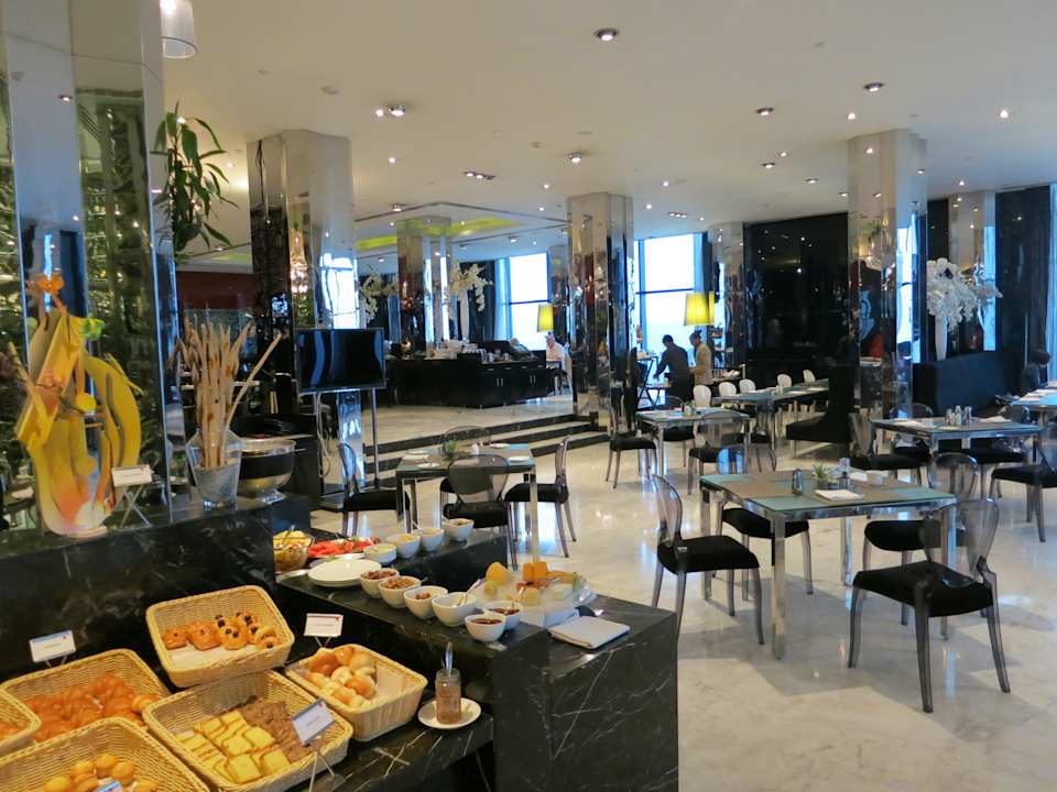 Frühstücksbüffet Radisson Blu Hotel New Delhi Paschim Vihar