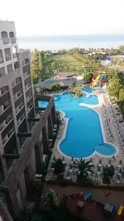 Blick von unserem Balkon im siebten Stock.  Melas Lara Hotel