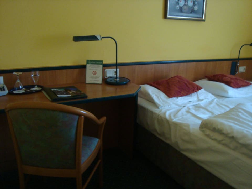 Zimmer ziemlich eng Hotel Landhaus Dierkow