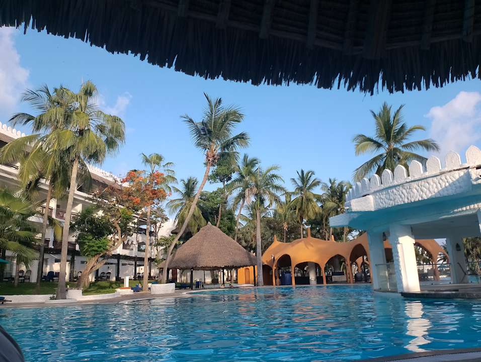 Pool Hotel Southern Palms Beach Resort