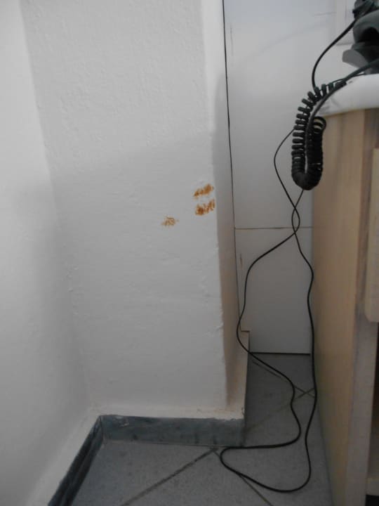 Undefinierbare Flecken an der Wand Samian Blue Seaside Hotel