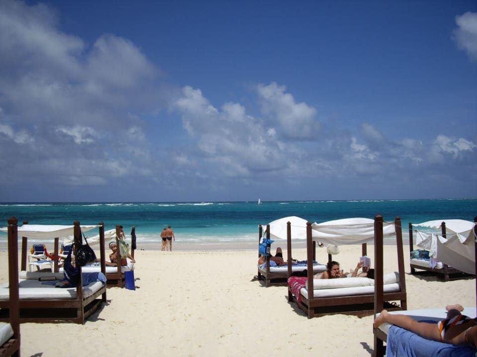 Strand mit VIP Betten Punta Cana Princess All Suites Resort & Spa