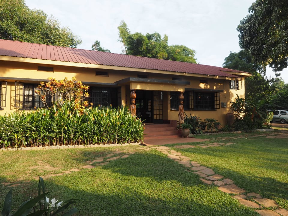 Hotel- und Restauranteingang Airport Guesthouse Entebbe