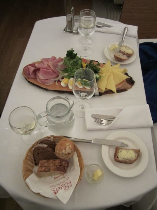 Roomservice Four Points by Sheraton Panoramahaus Dornbirn
