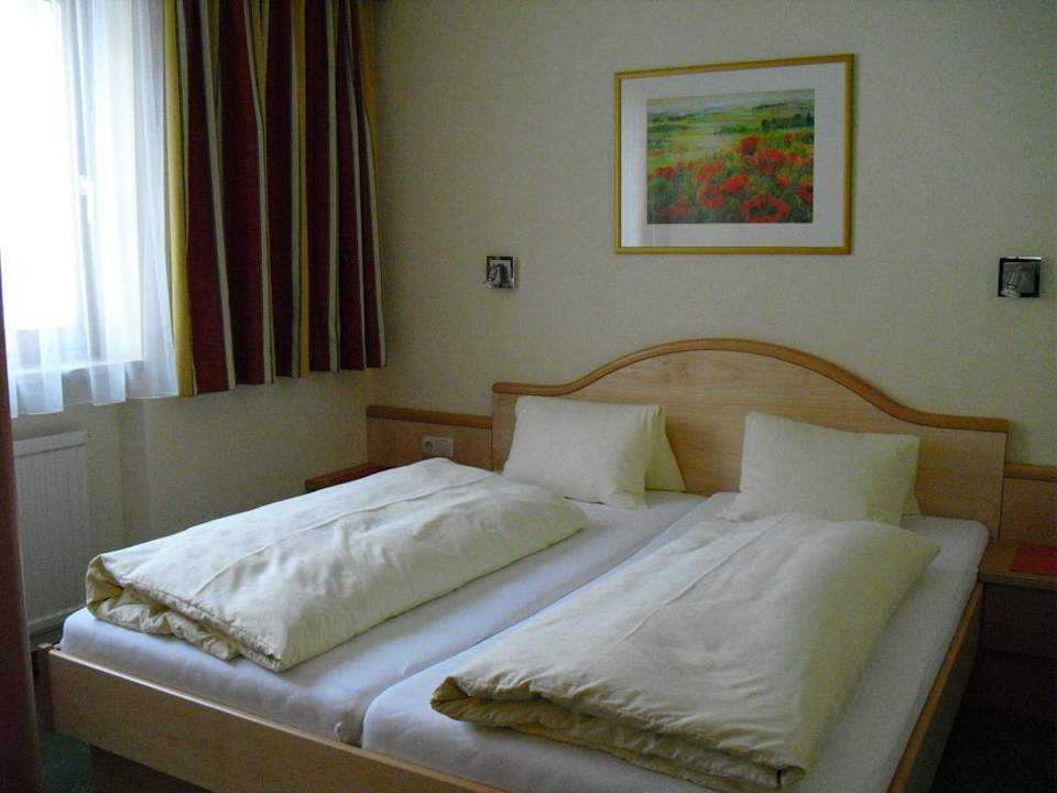 Schlafzimmer Appartement 27 Ferienwohnungen am Matinesweg, Serfaus