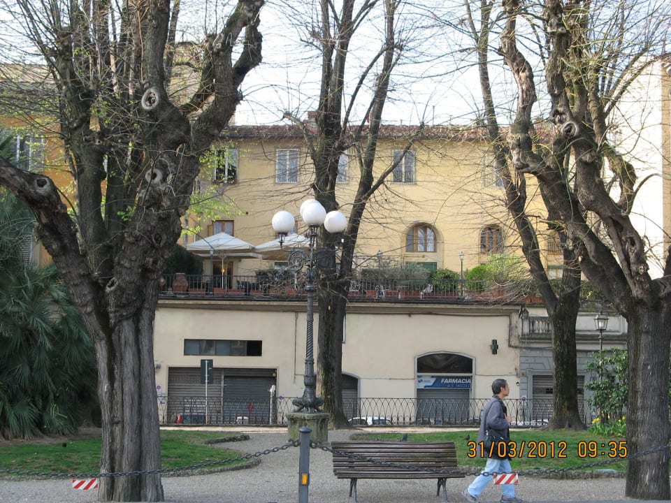 Terrasse und Garage. Hotel Silla