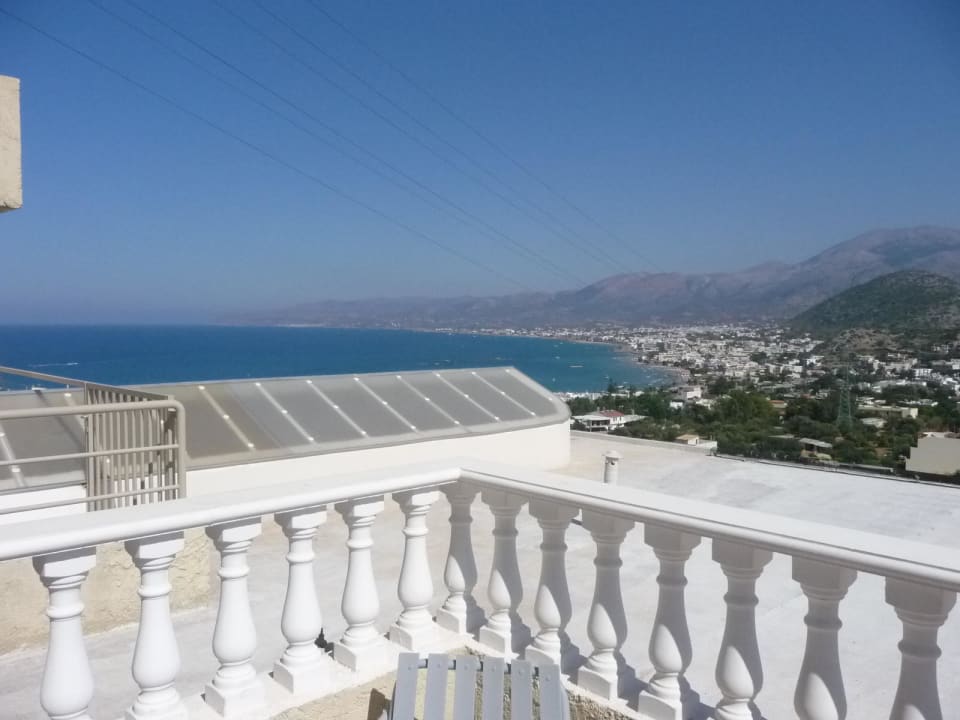 Widok z balkonu Hotel Heliotrope