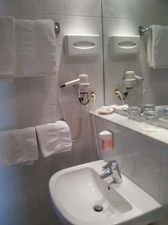Kleines Badezimmer City Hotel Ost am Kö