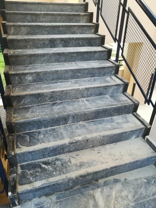 Das völlig verdreckte Treppenhaus Labranda Alantur Resort