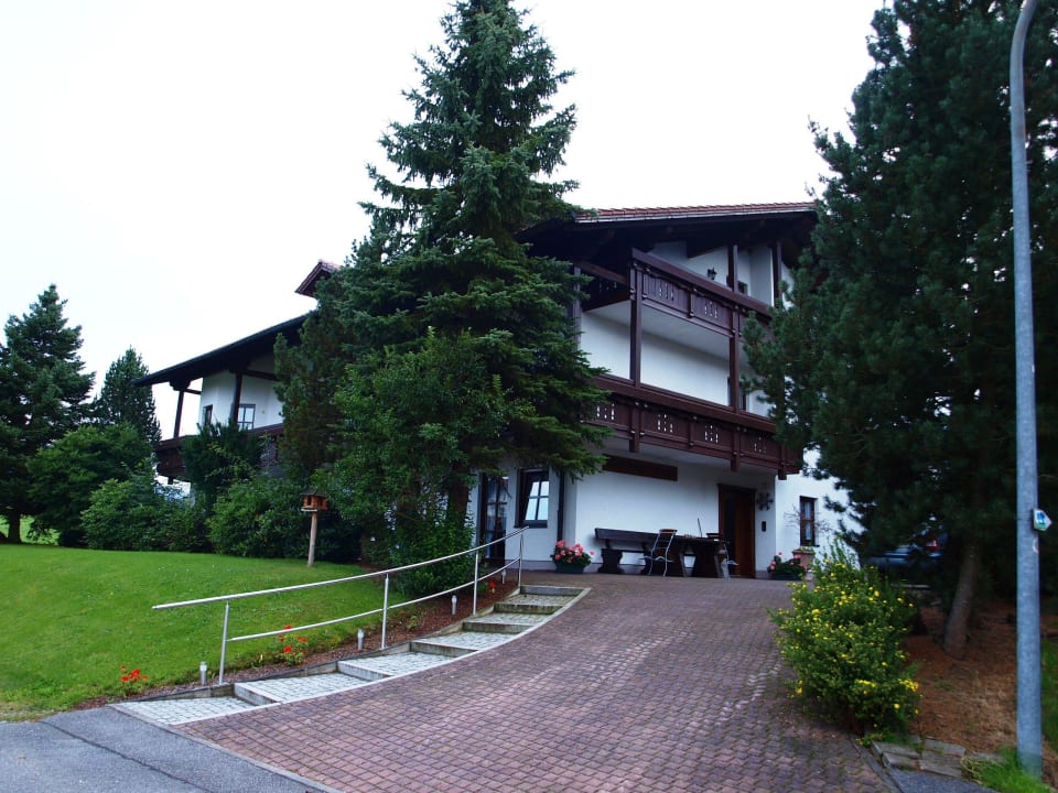 Eingang zum Gästehaus Pension Kraus
