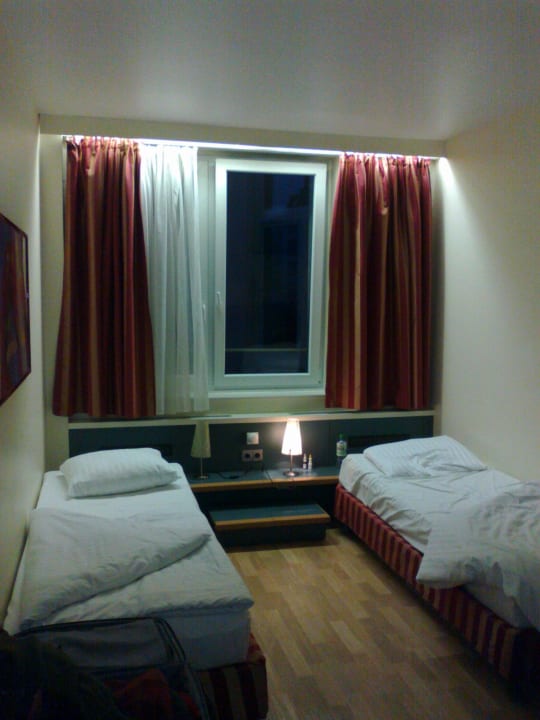 Winziges Doppelzimmer ohne jeglichen Komfort Garner Hotel Hamburg - Graf Moltke