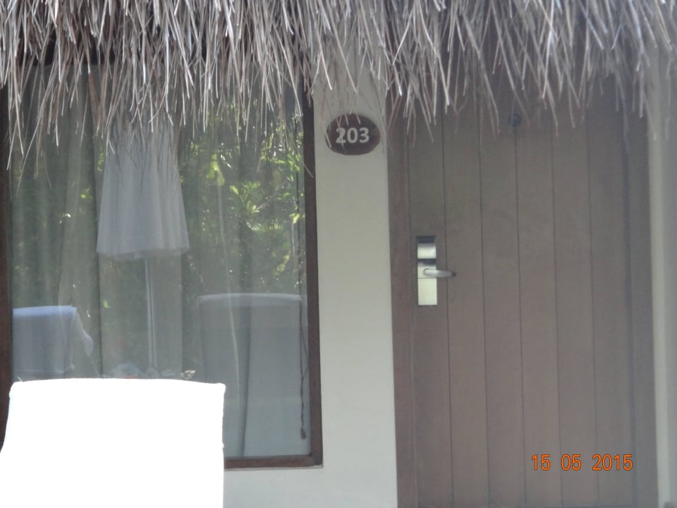 Deluxe Beach Villa mit Jacuzzi - Eingang Kuramathi Maldives