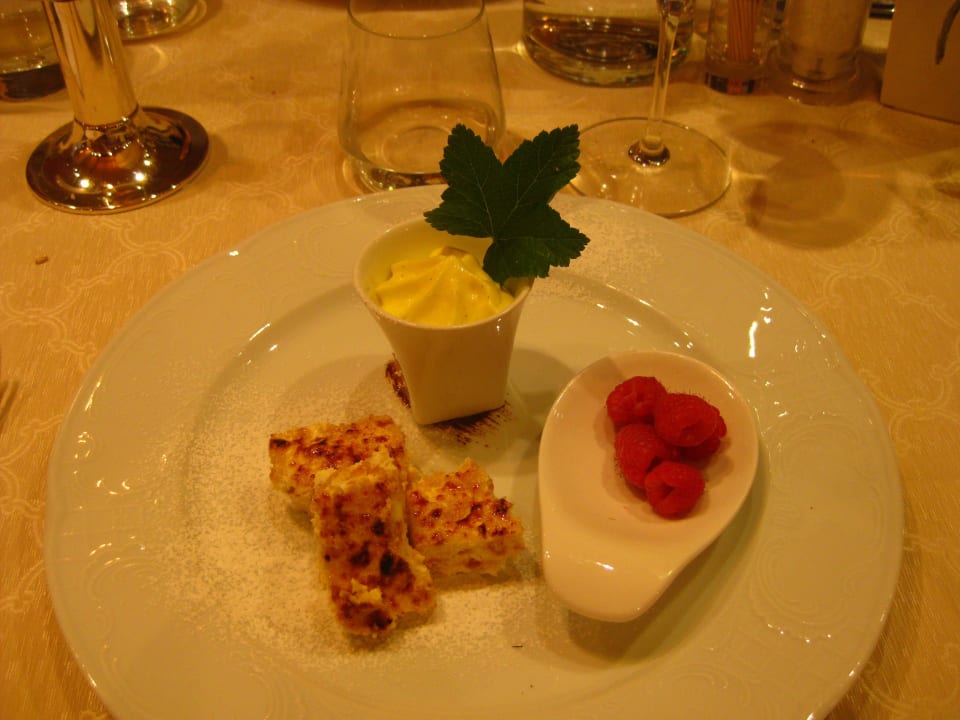 Ein Beispiel für's Dessert... lecker! Hotel Monika – great place to be (Im Umbau/Renovierung)