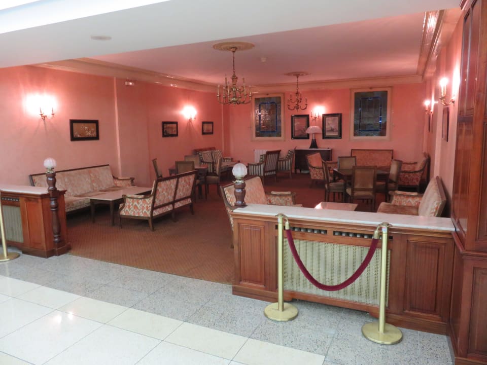 Auftenhaltsraum im Lobbybereich Hotel Roissy