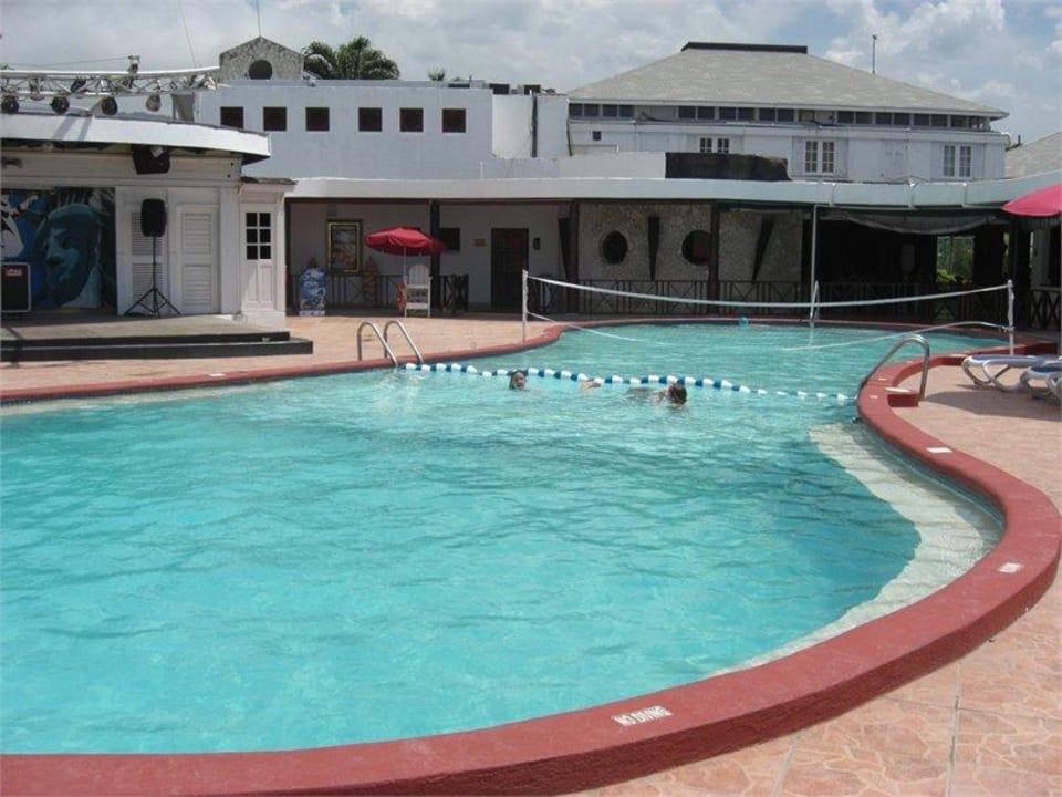 Einer von 2 Pools Grand Muthu Club Caribbean Runaway Bay