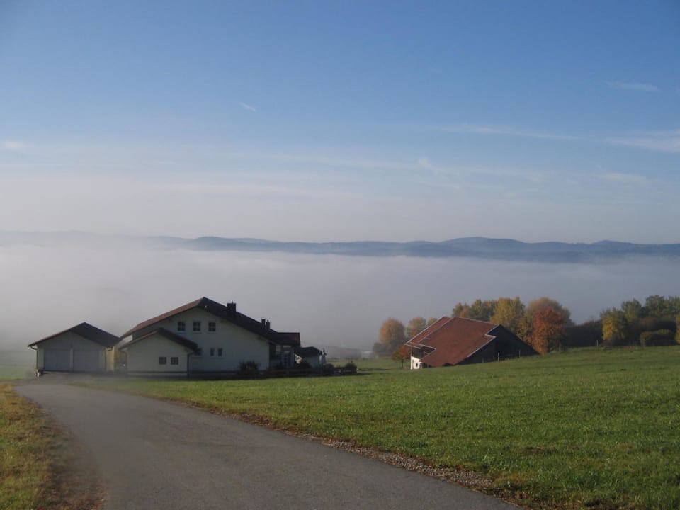 Blick vom Balkon mit Nebelsee Hotel Haus am Berg