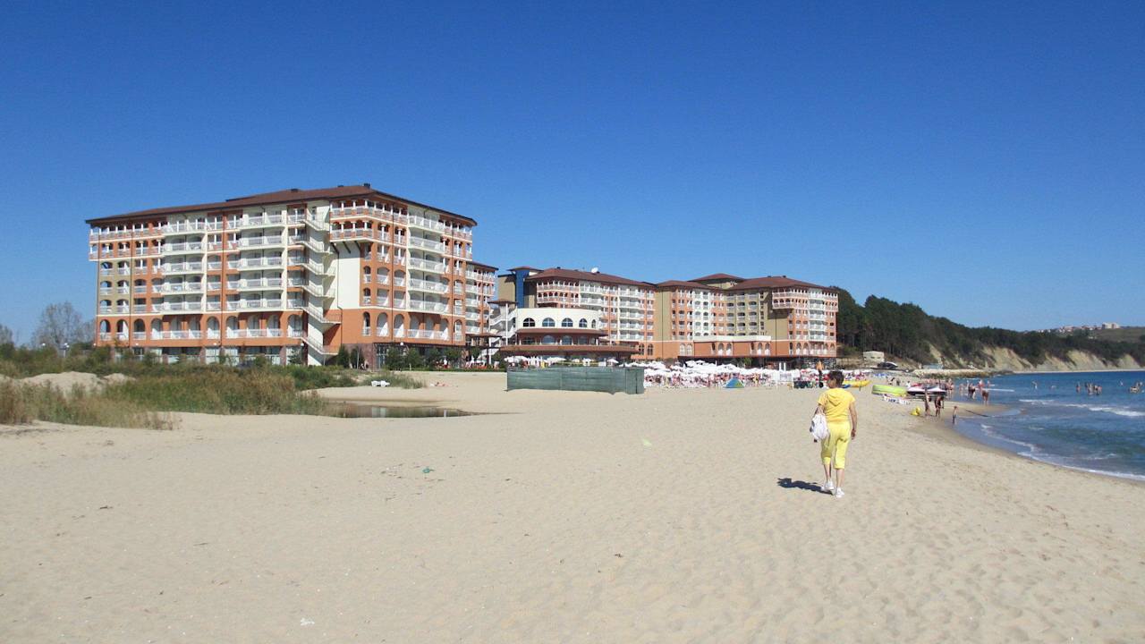 Gesamtansicht vom Strand Sol Luna Bay