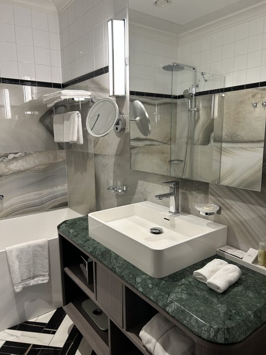 Zimmer Grand Poet Hotel by Semarah