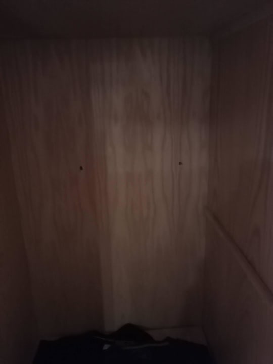 Schrank ohne Böden Coral Hills Resorts & SPA