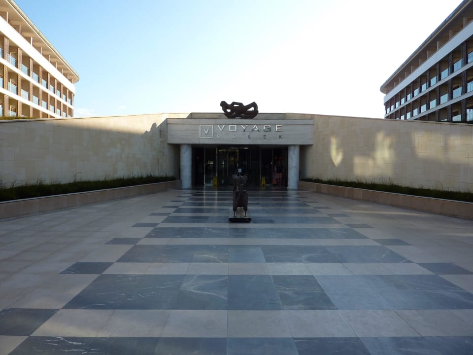 Eingang zum Hauptgebäude Voyage Belek Golf & Spa