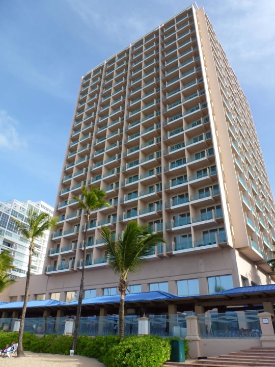 Hotel von der Strandseite Hotel San Juan Marriott Resort & Stellaris Casino