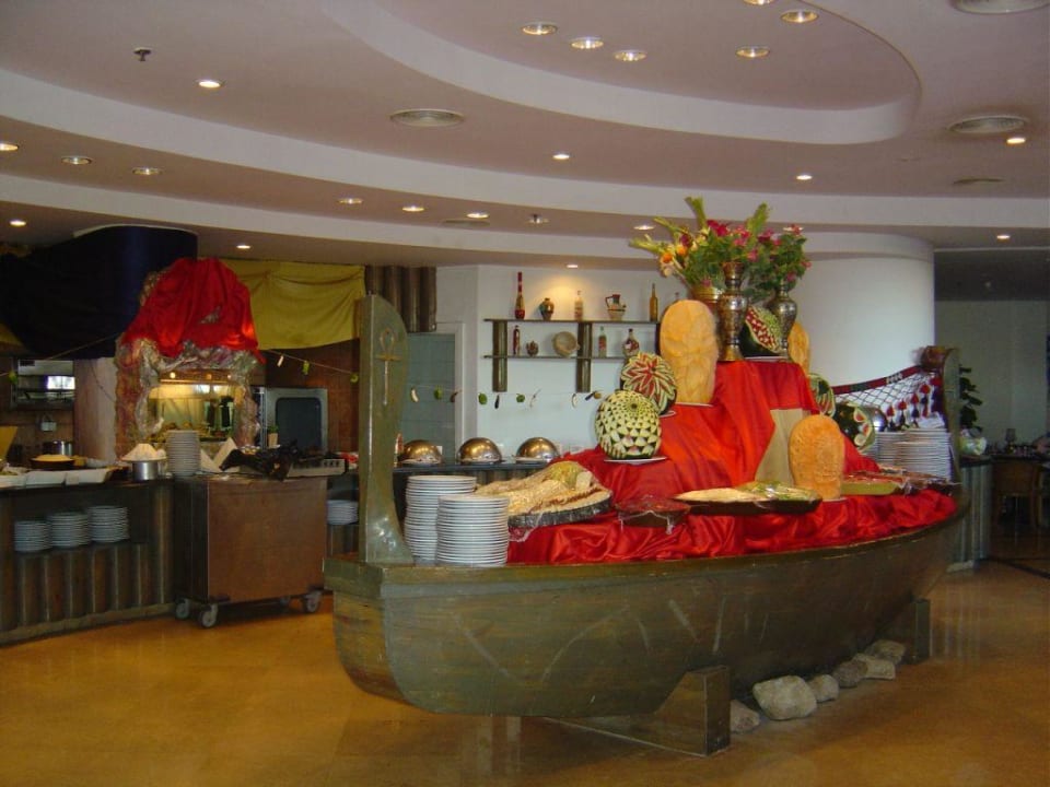 Buffet Parrotel Beach Resort